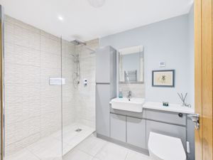 Shower room- click for photo gallery